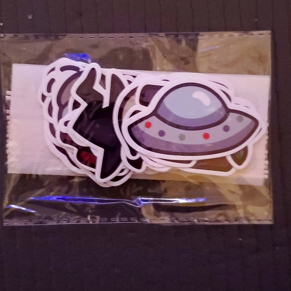 Among us bday kit - Picture 6 of 7